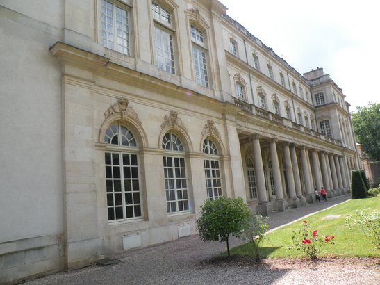  façade du palais du Gouverneur, côté jardins